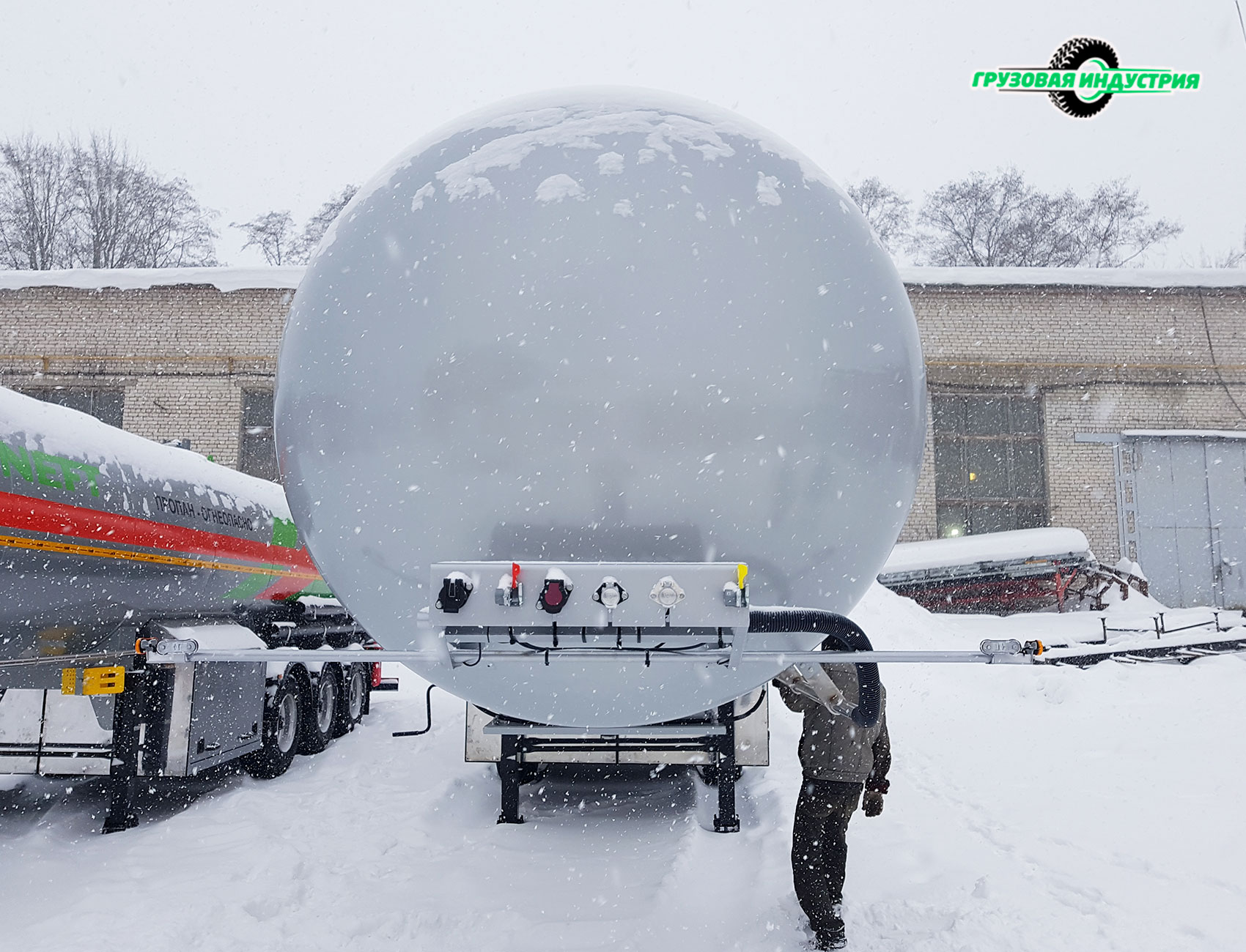 Полуприцеп Газовоз Пропановоз AMS 46,5m3 3 оси