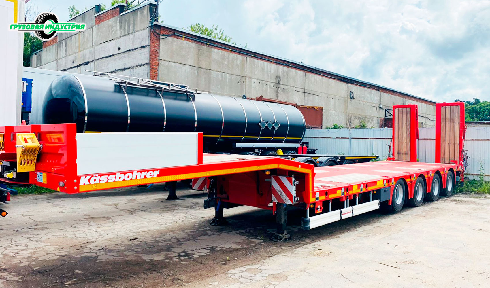 Полуприцеп трал ISO PAKCS (Kässbohrer) LB4E с гидравлическими аппарелями двойного сложения