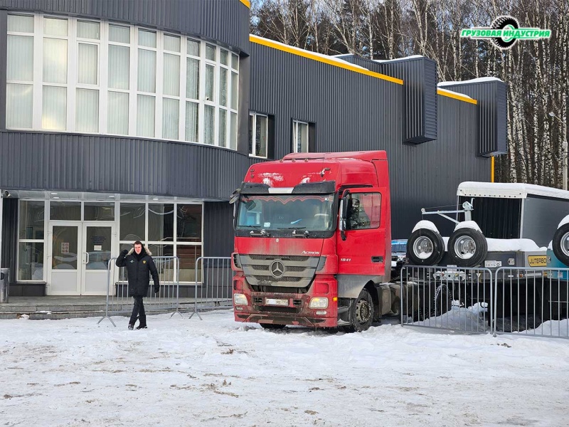 Отгрузка универсального контейнеровоза Тонар К4-U в г. Москва 20.02.24